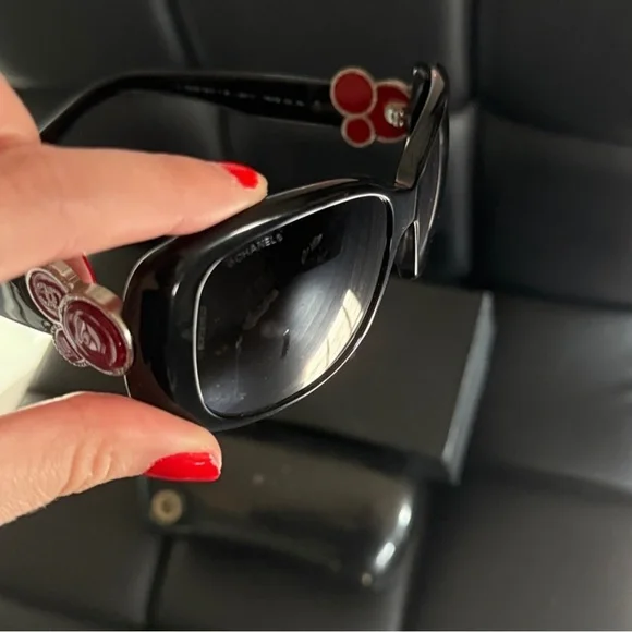 SOLD❤️ CHANEL Bouton Collection Black Sunglasses Red w/ Box + Case 5191 501/3C - Picture 12 of 16